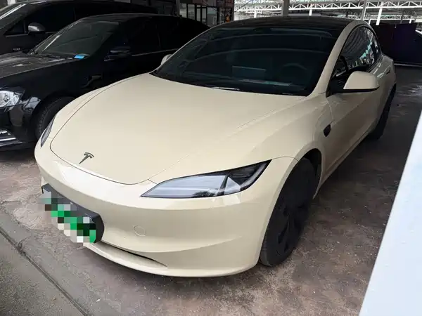 Tesla Model 3 2024