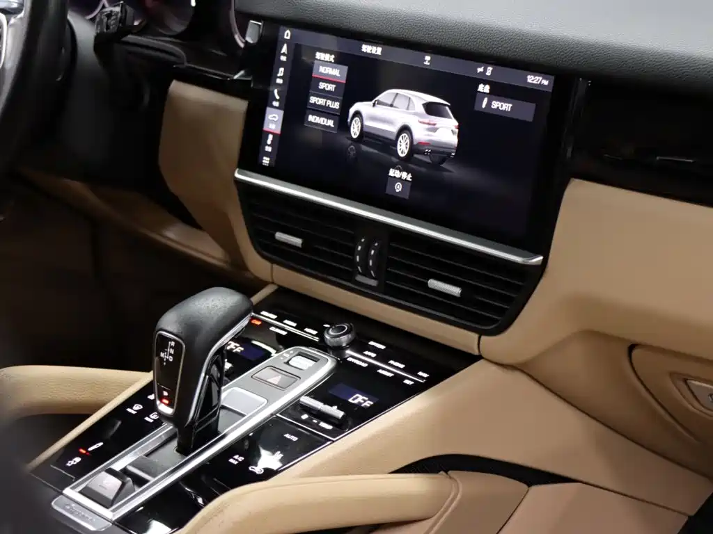 Porsche Cayenne 2018 — фото 19