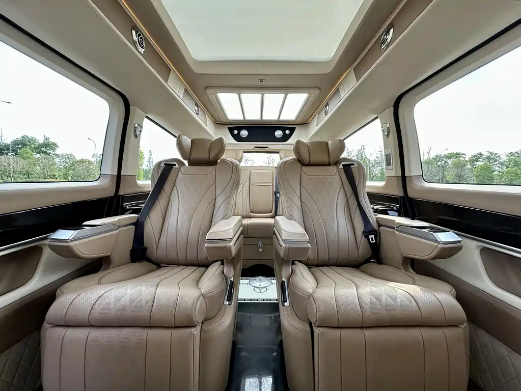 Mercedes-Benz V-Class 2020 — фото 11