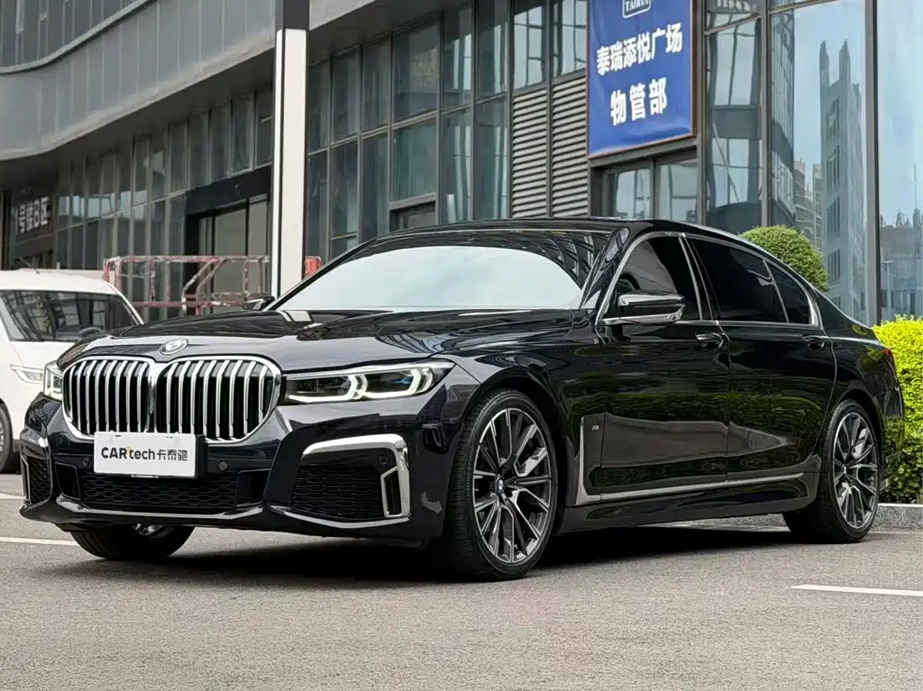 BMW 7 Series 2021 — фото 1