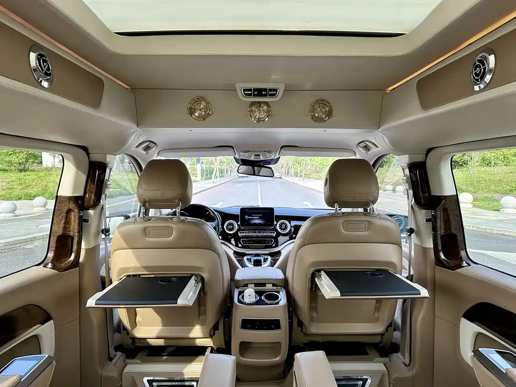 Mercedes-Benz V-Class 2020 — фото 14