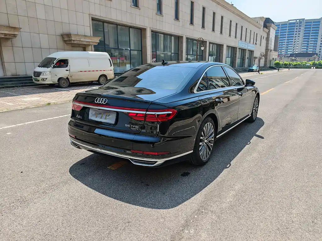 Audi A8 2021 — фото 15