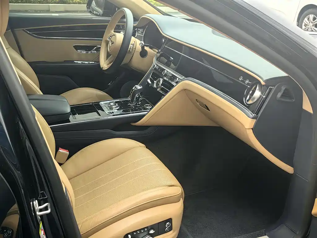 Bentley Flying Spur 2021 — фото 9