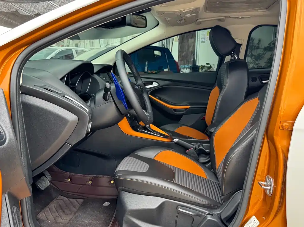 Ford Focus 2018 — фото 19