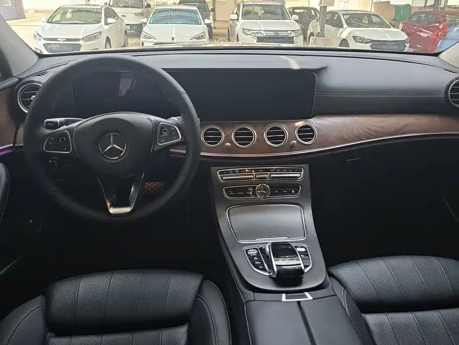 Mercedes-Benz E-Class 2017 — фото 12