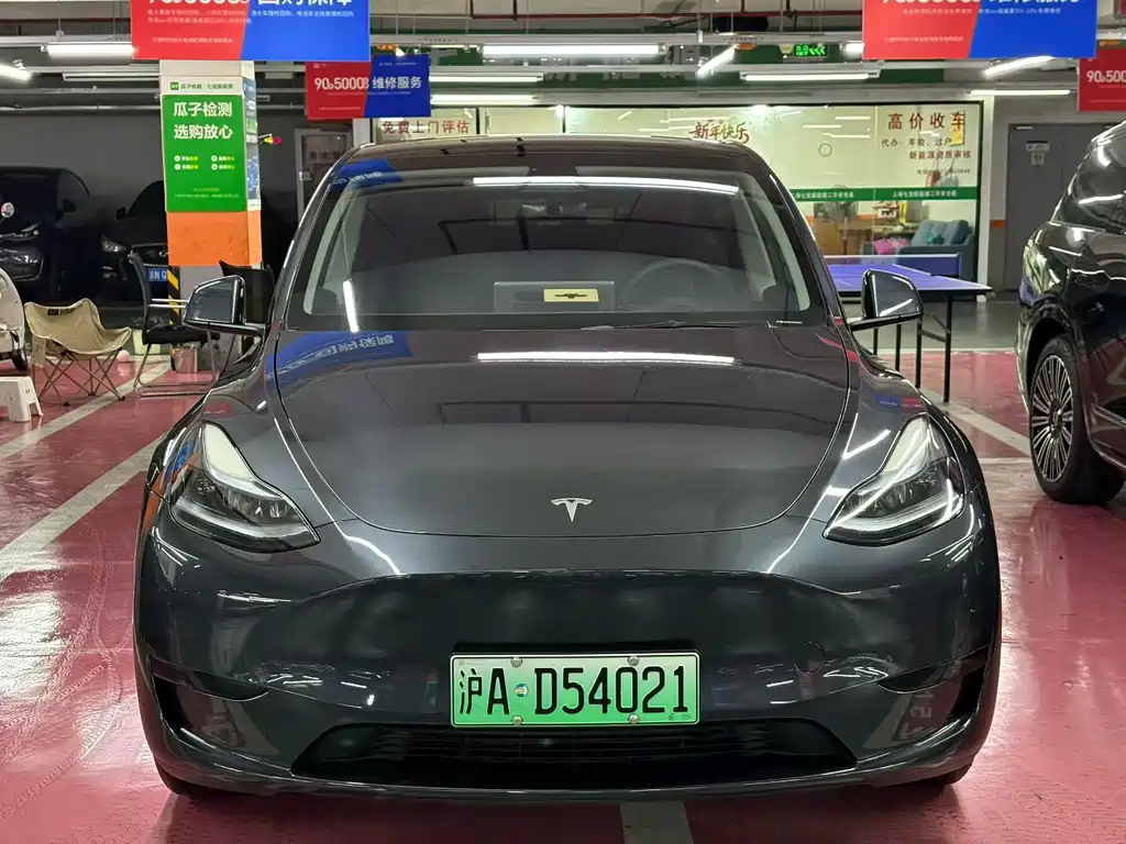 Tesla Model Y 2024