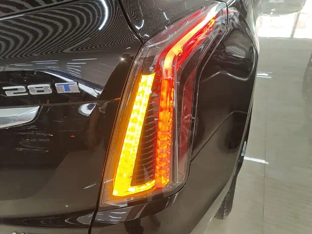 Cadillac XT5 2023 — фото 8