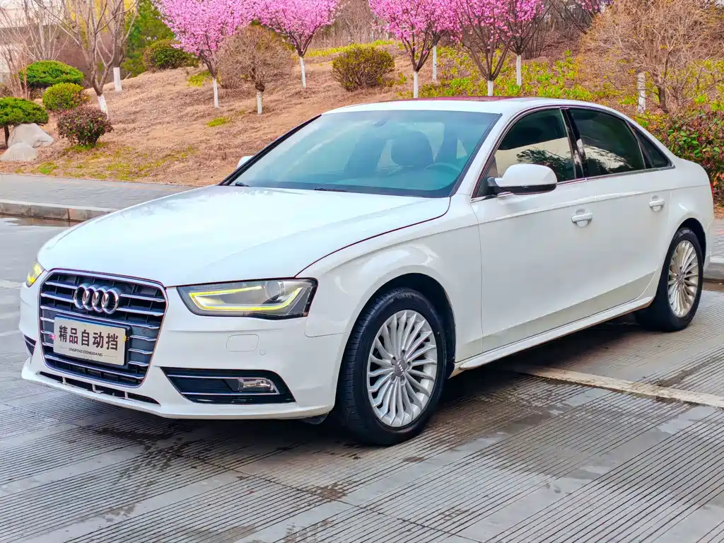 Audi A4L 2015 — фото 1