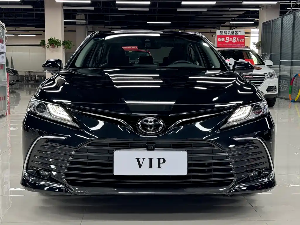 Toyota Camry 2023 — фото 2