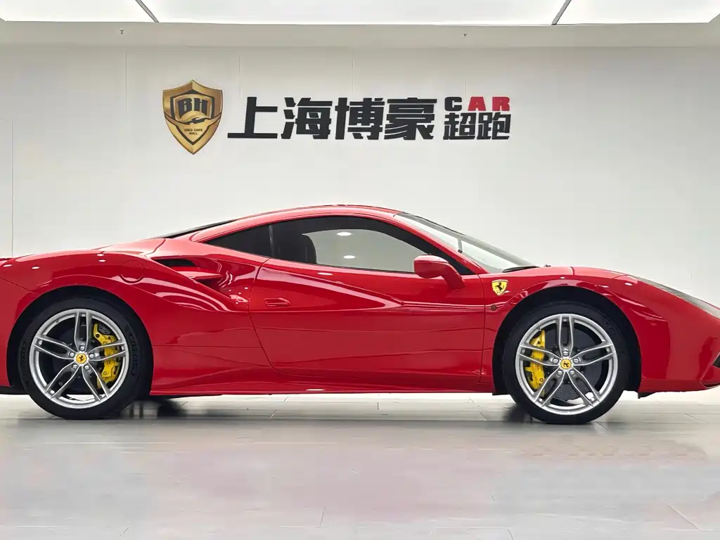 Ferrari 488 2017 — фото 11