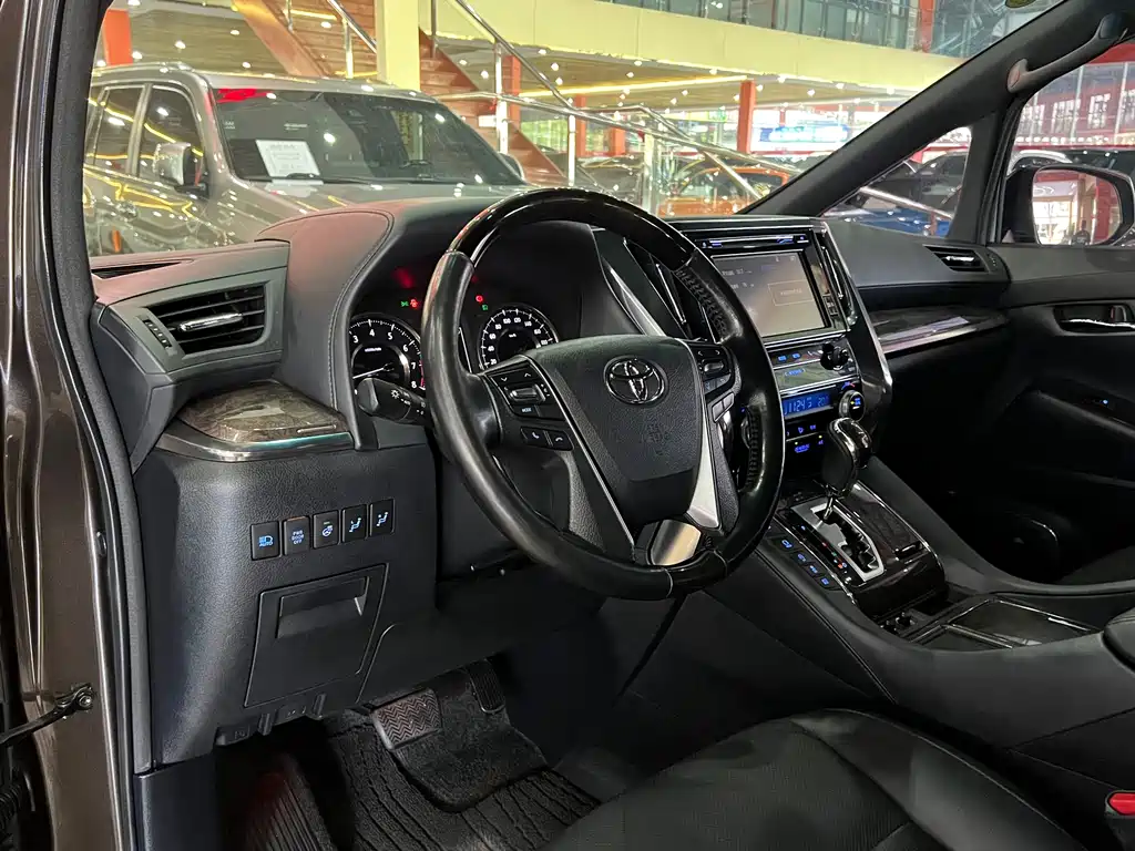 Toyota Alphard 2018 — фото 7