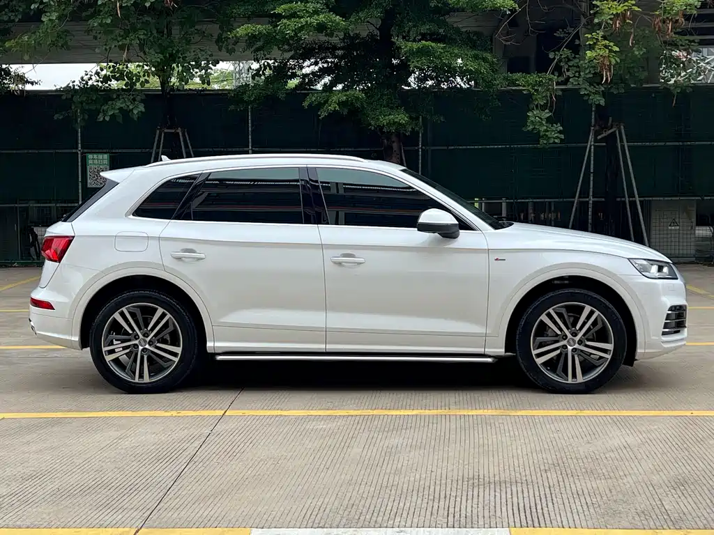 Audi Q5L 2020 — фото 2