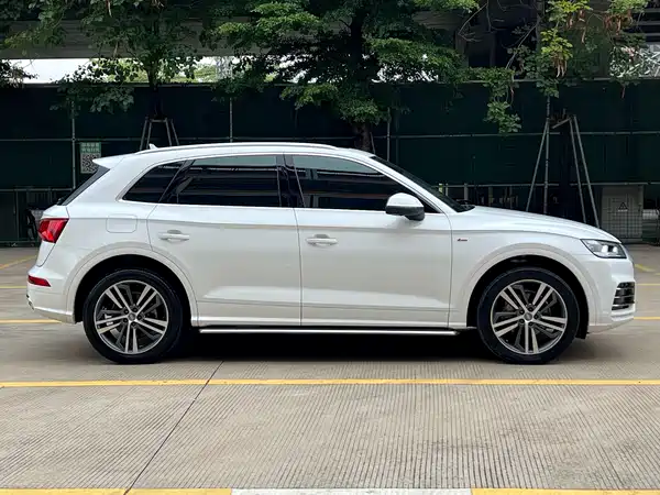 Audi Q5L 2020