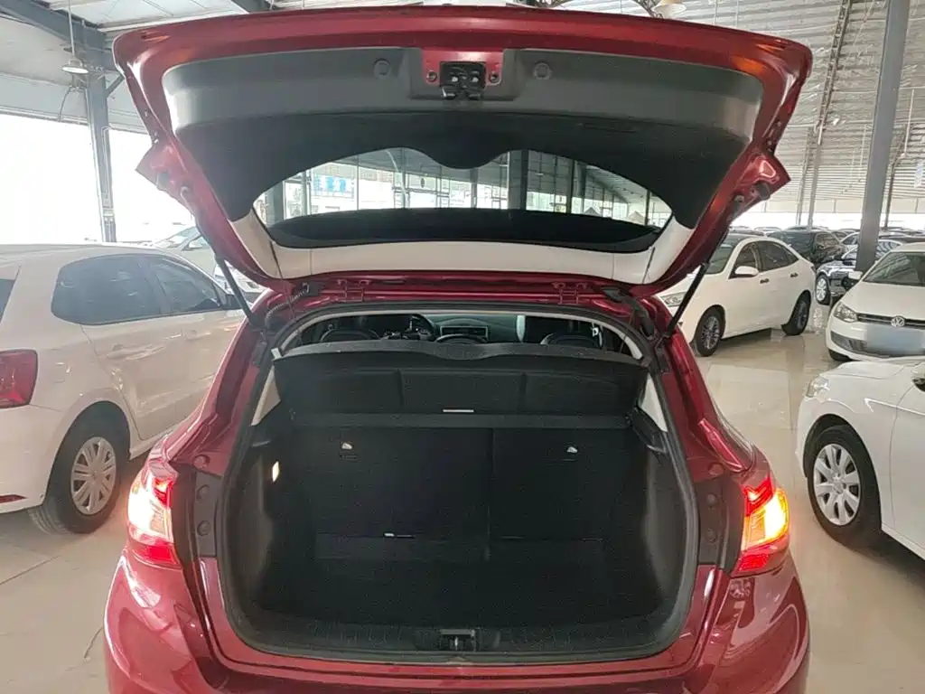 Nissan Tiida 2019 — фото 15