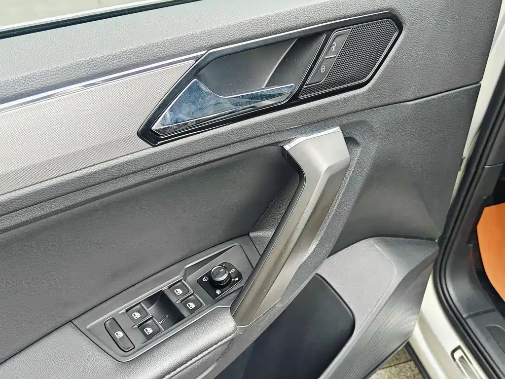 Volkswagen Tiguan L 2017 — фото 13