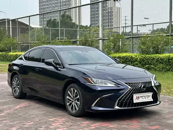 Lexus ES 2023