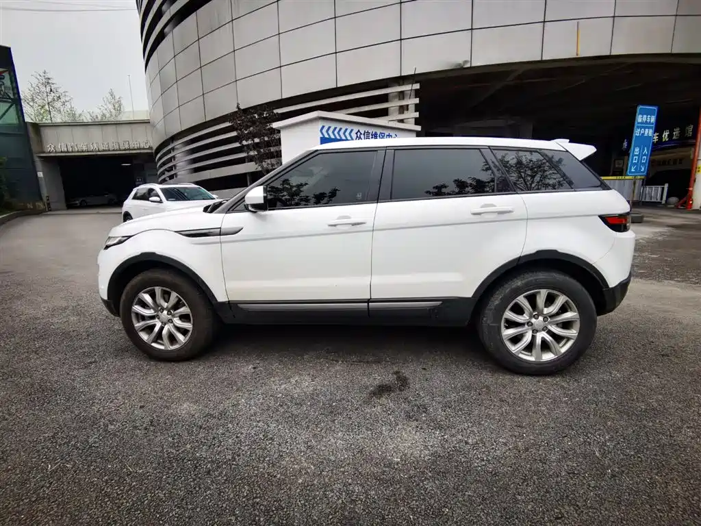 Land Rover Evoque 2019 — фото 5