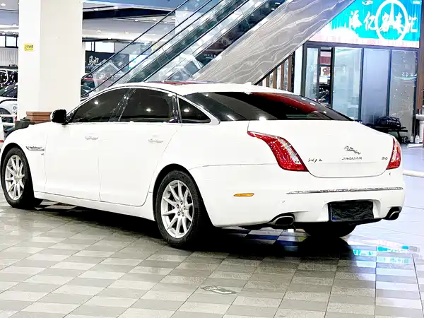 Jaguar XJ 2015