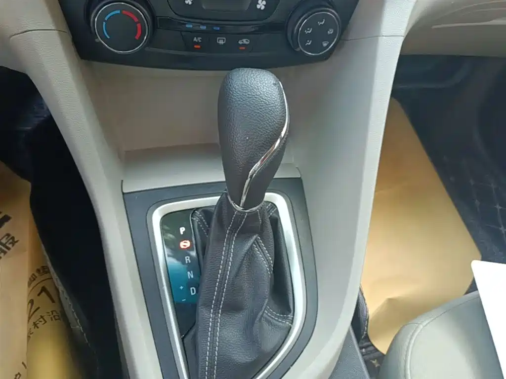 Buick Excelle 2015 — фото 14