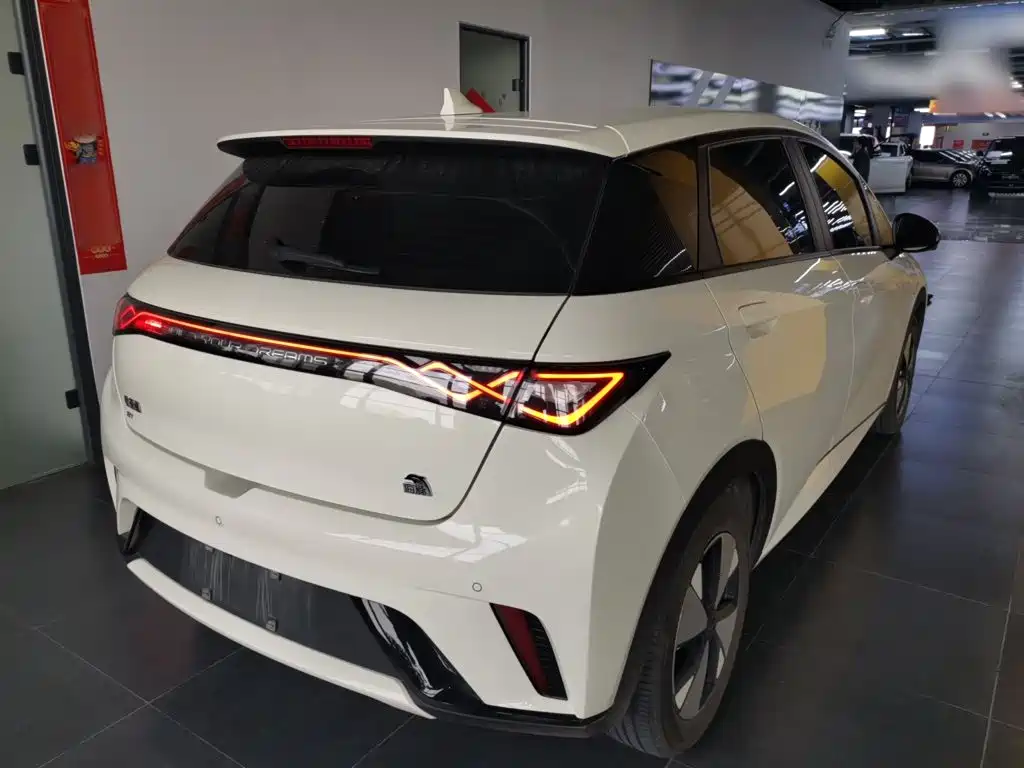 BYD Dolphin 2023