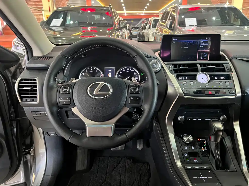 Lexus NX 2018 — фото 9