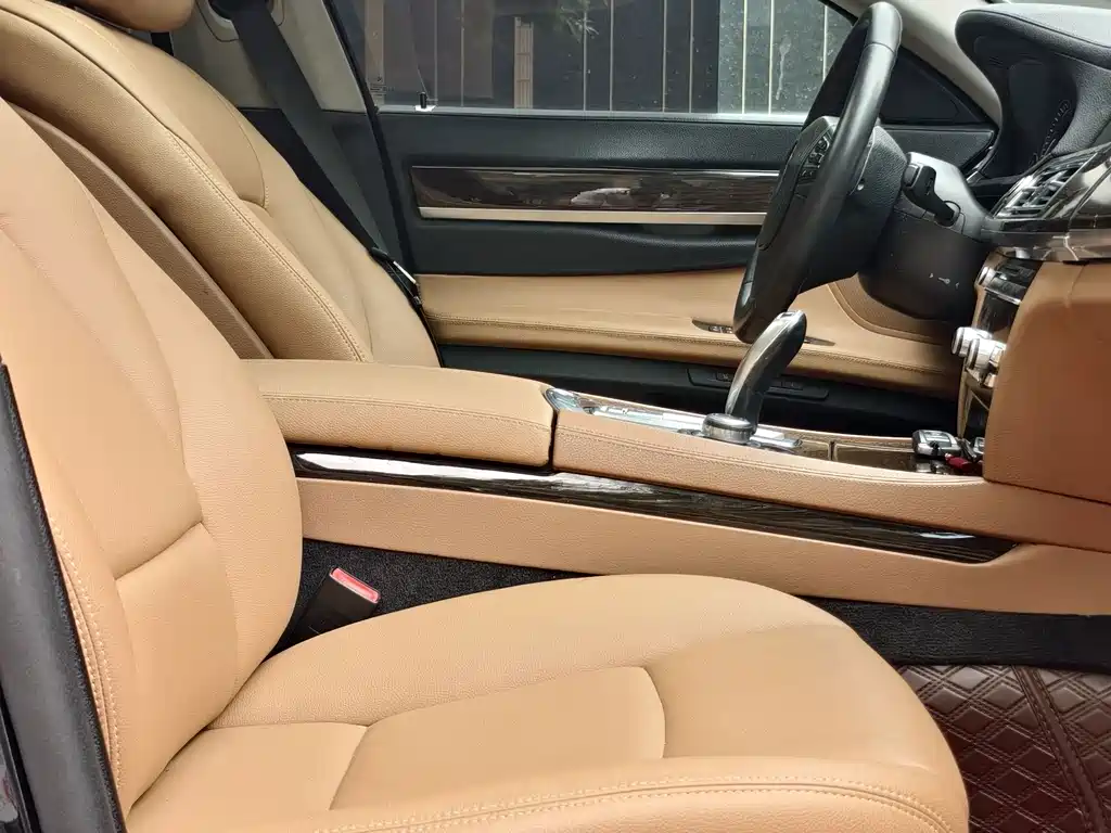 BMW 7 Series 2009 — фото 14
