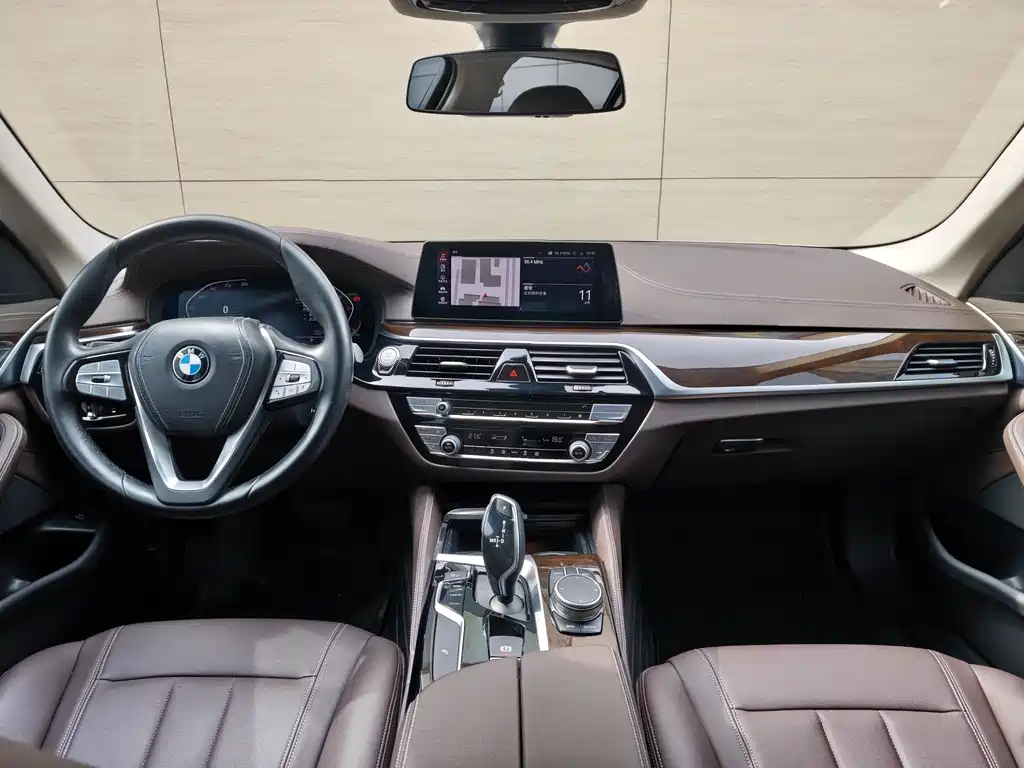 BMW 5 Series 2020 — фото 11