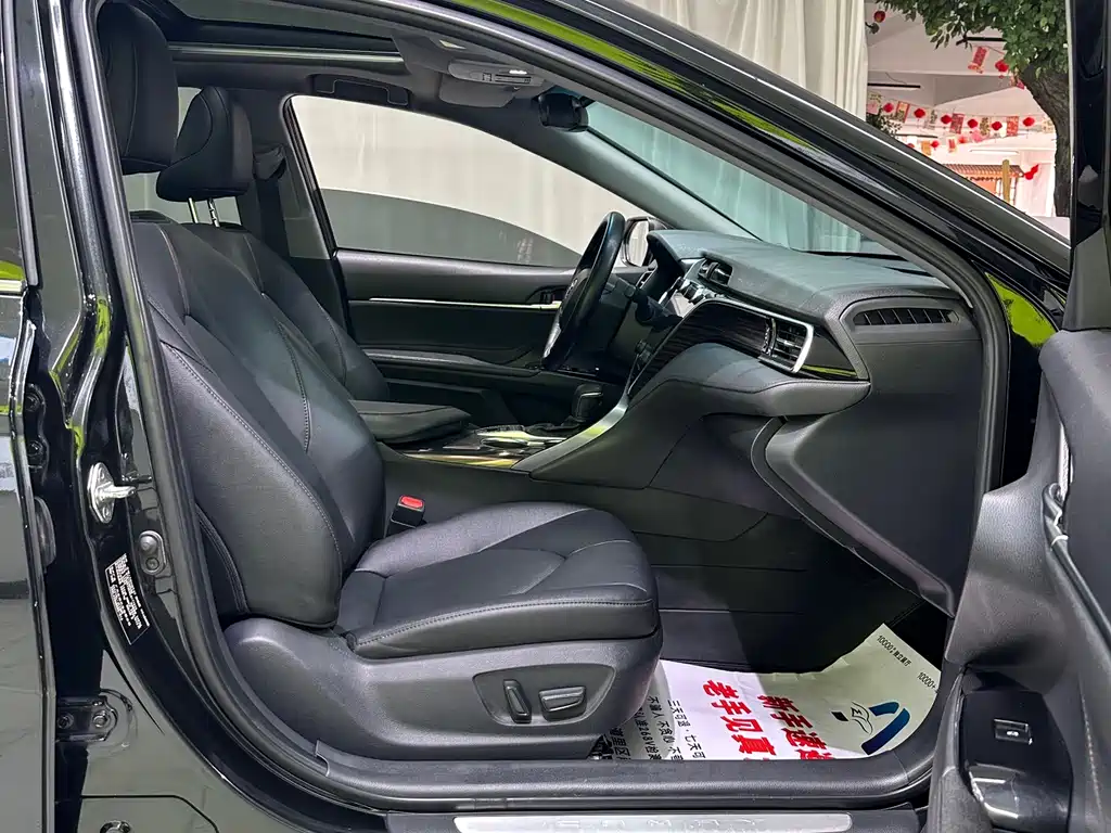 Toyota Camry 2021 — фото 15