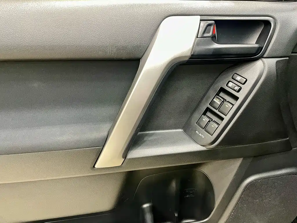 Toyota Prado 2015 — фото 17
