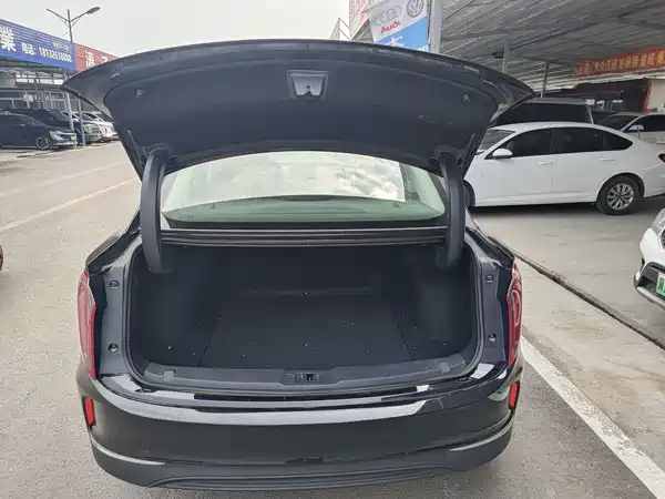 Hongqi E-QM5 2023