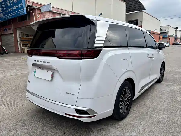 Denza D9 2022