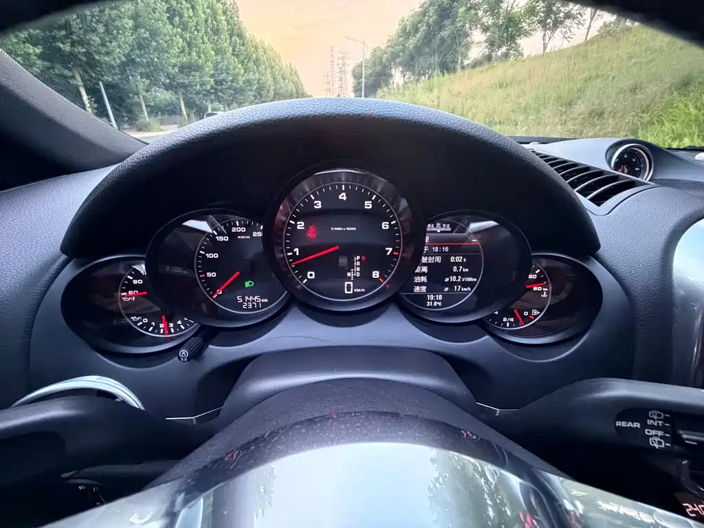 Porsche Cayenne 2015 — фото 15