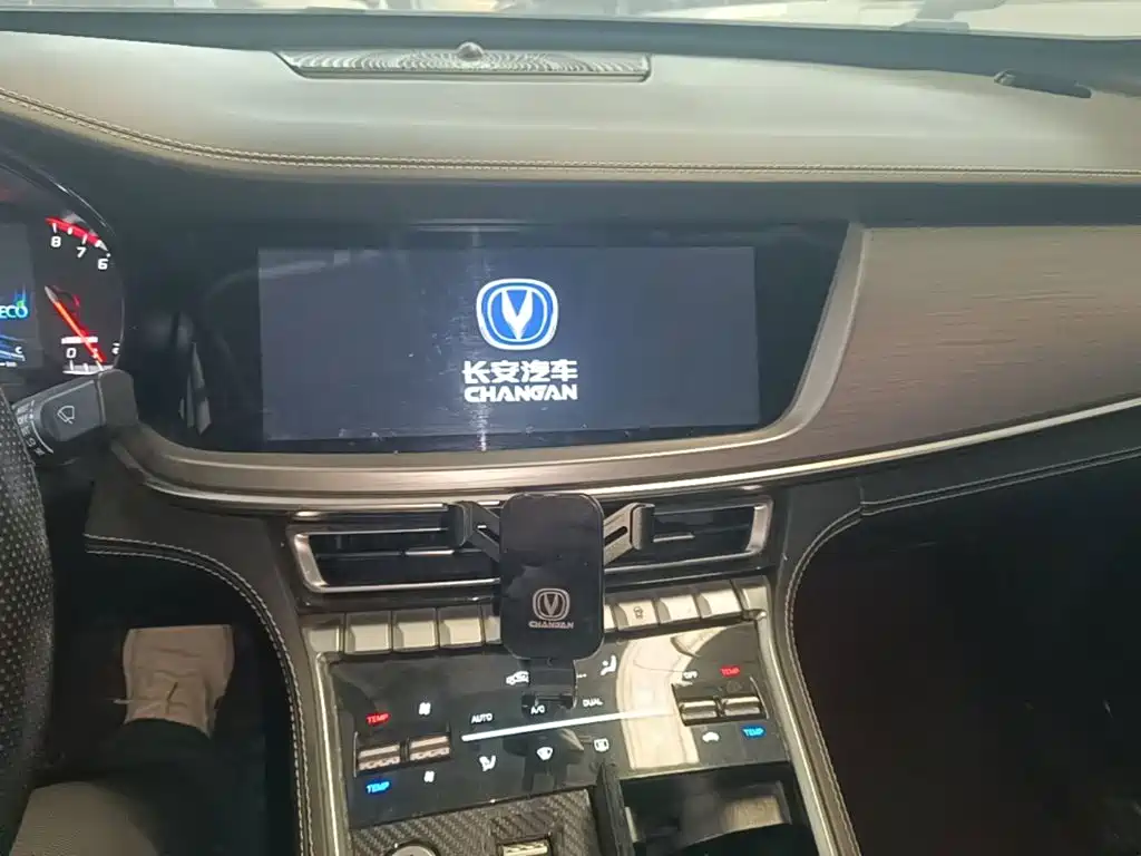 Changan CS85 COUPE 2020 — фото 13