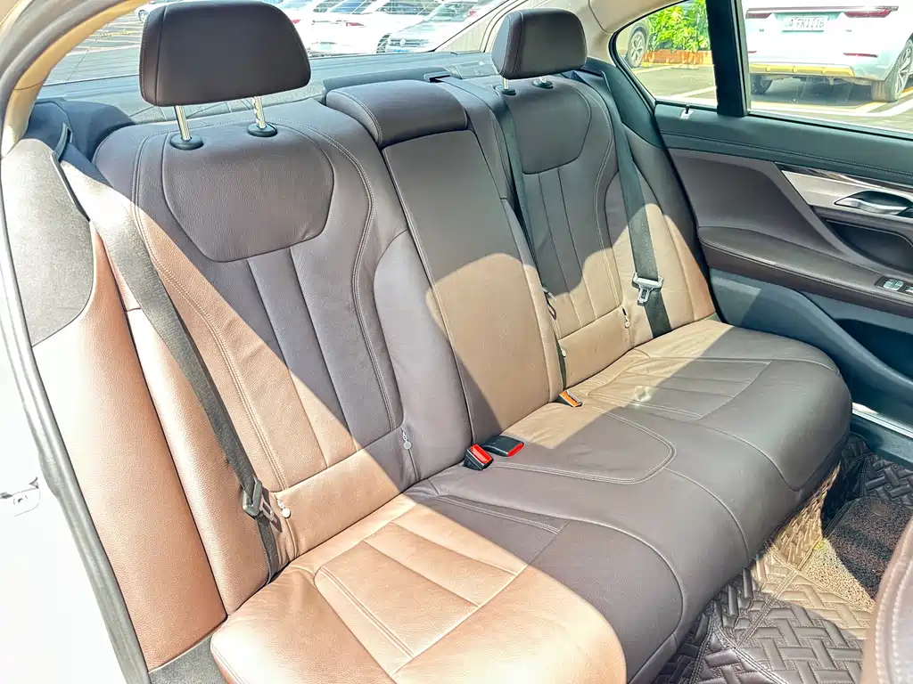 BMW 7 Series 2017 — фото 13