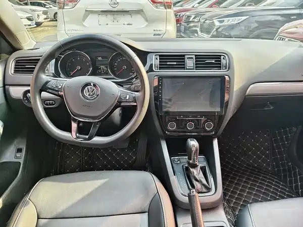 Volkswagen Sagitar 2017