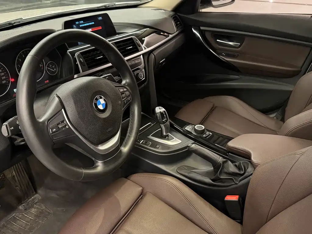 BMW 3 Series 2018 — фото 13