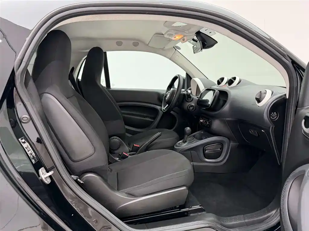 smart Fortwo 2018 — фото 17