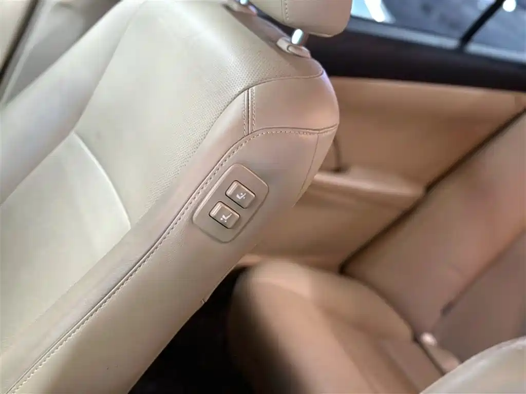 Toyota Camry 2017 — фото 16