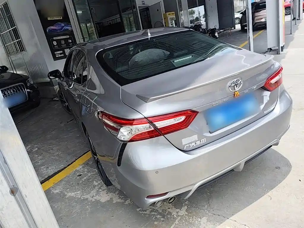 Toyota Camry 2022 — фото 5