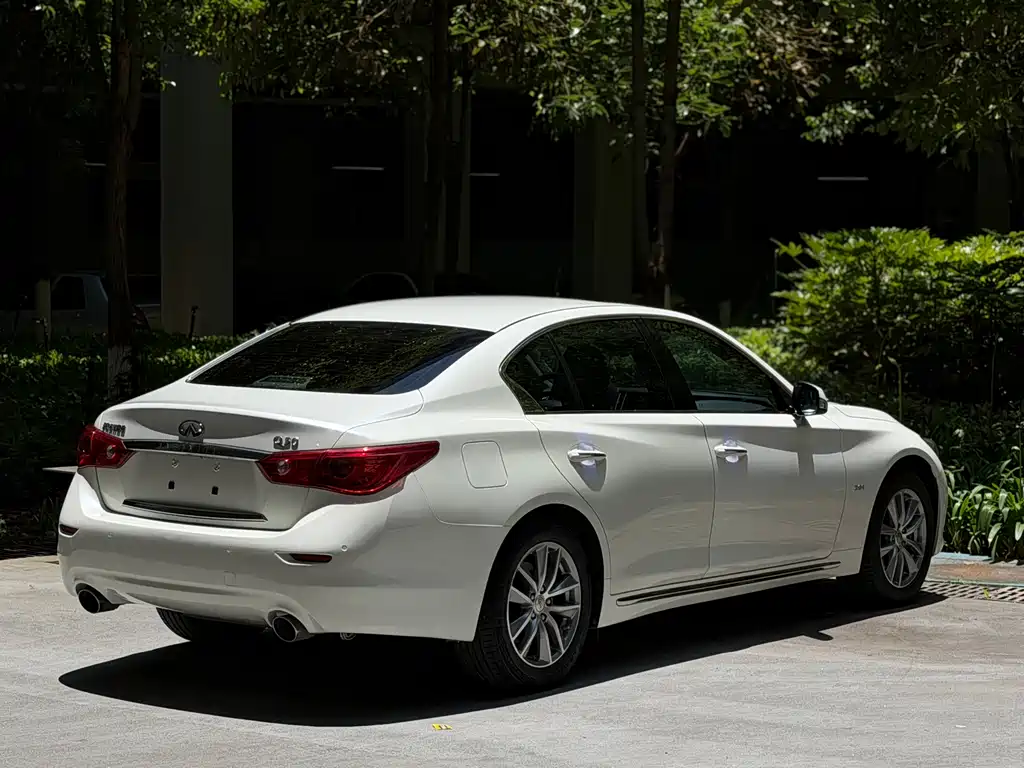 Infiniti Q50L 2015 — фото 7
