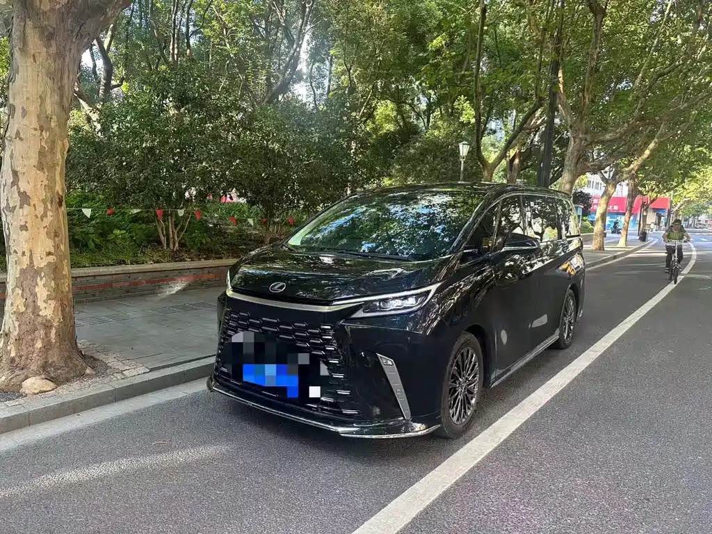 Lexus LM 2023