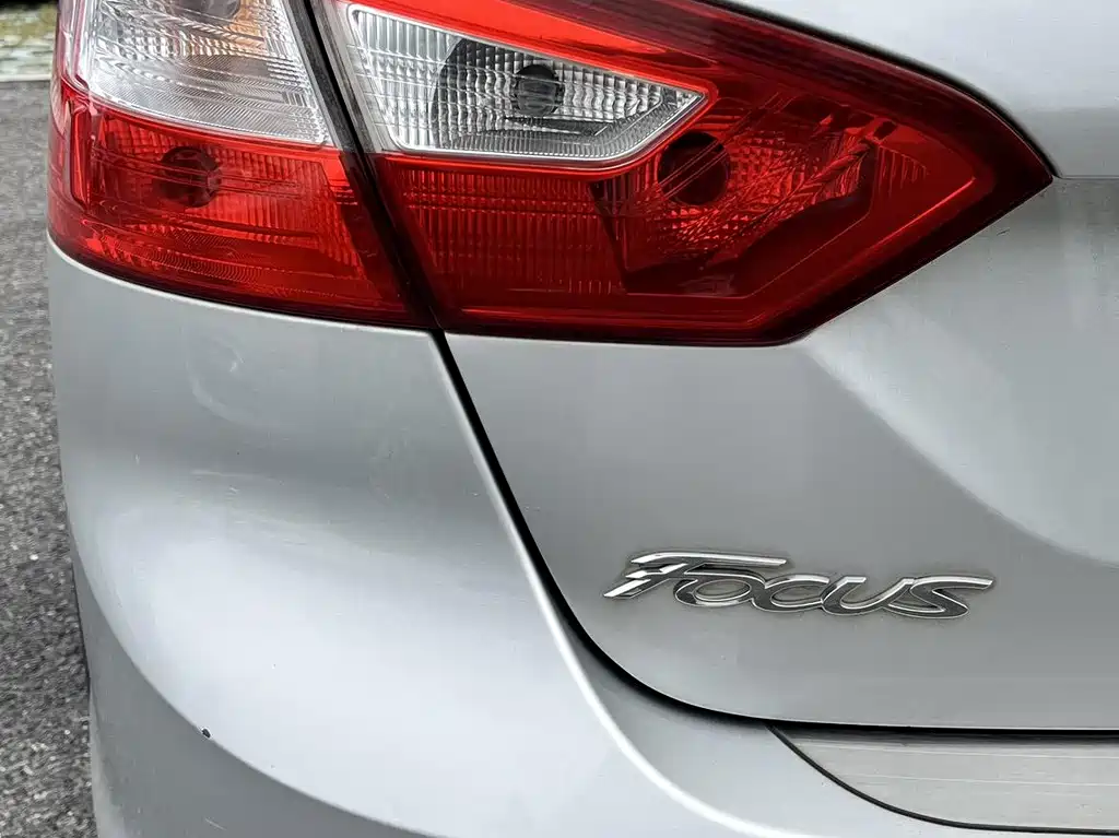Ford Focus 2013 — фото 11
