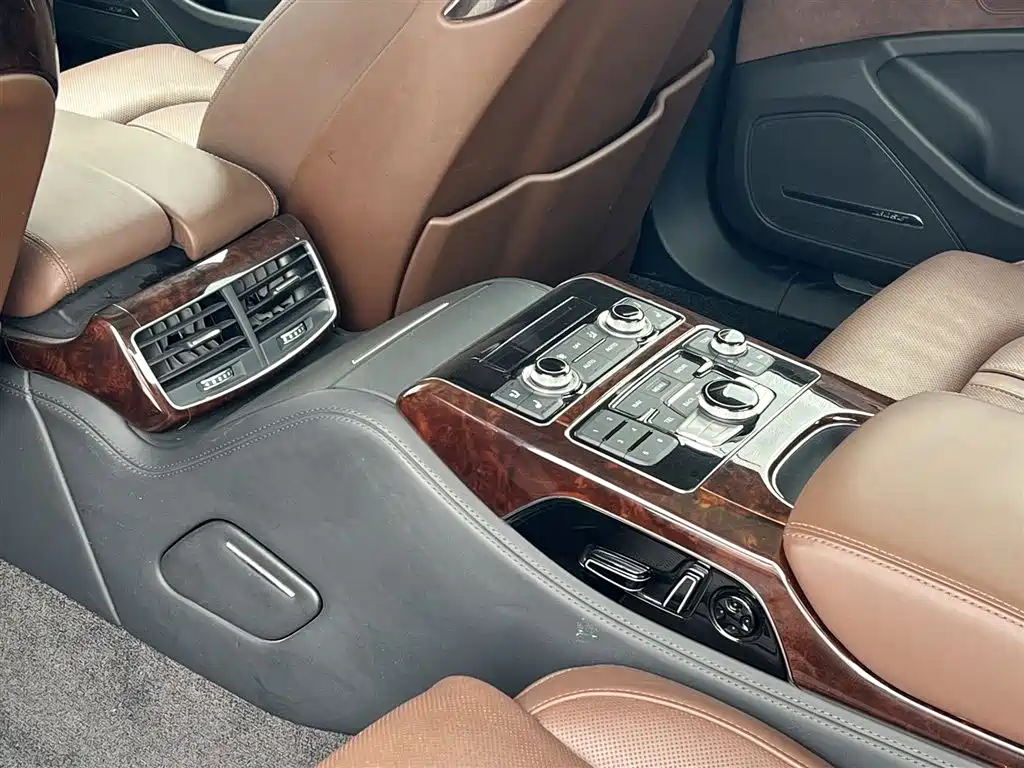 Audi A8 2014 — фото 7