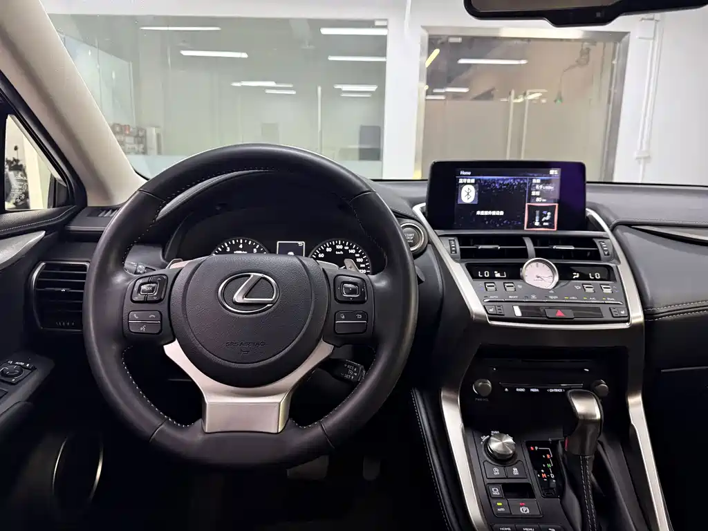 Lexus NX 2020 — фото 17