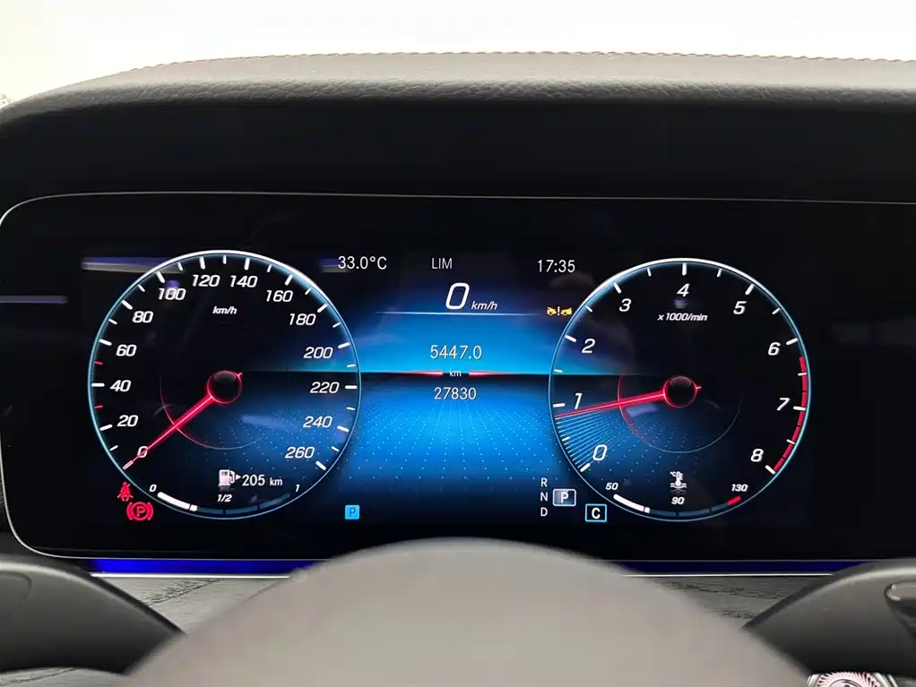 Mercedes-Benz E-Class 2023 — фото 14