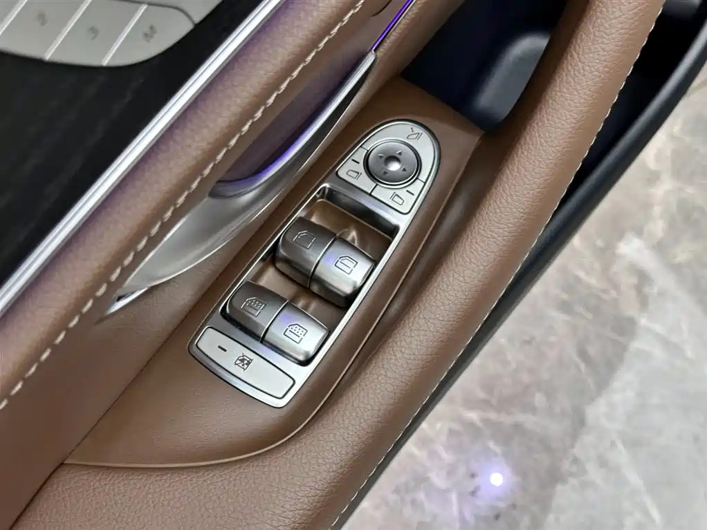 Mercedes-Benz E-Class 2023 — фото 16