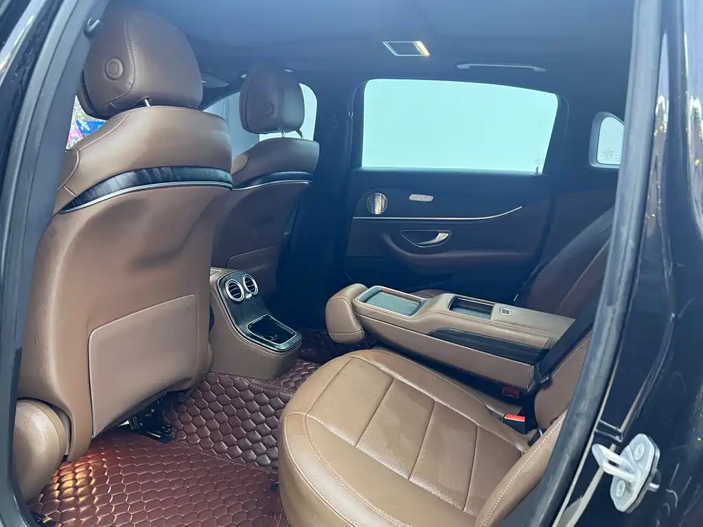 Mercedes-Benz E-Class 2023 — фото 15
