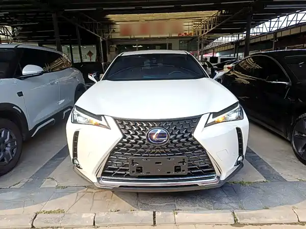 Lexus UX 2021