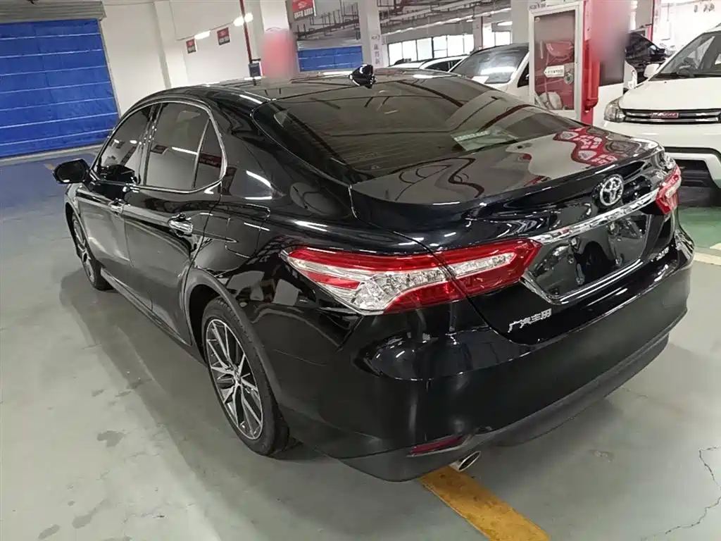 Toyota Camry 2022 — фото 5