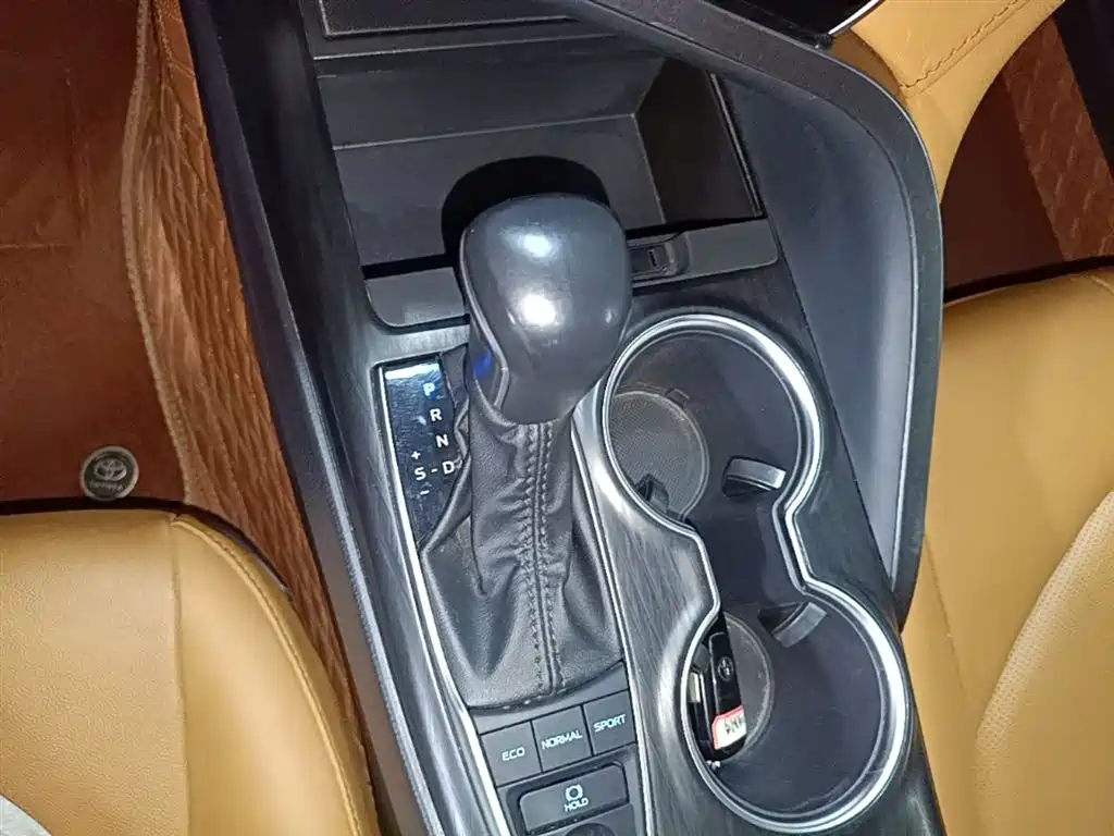 Toyota Camry 2022 — фото 14